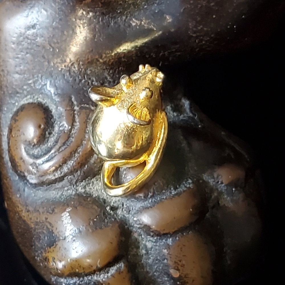 Vintage goldtone mouse scatter pin tie tack signed Dotty Smith 80's